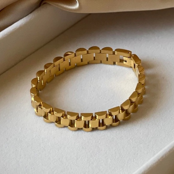 Waterproof watch style bracelet - Picture 6 of 7